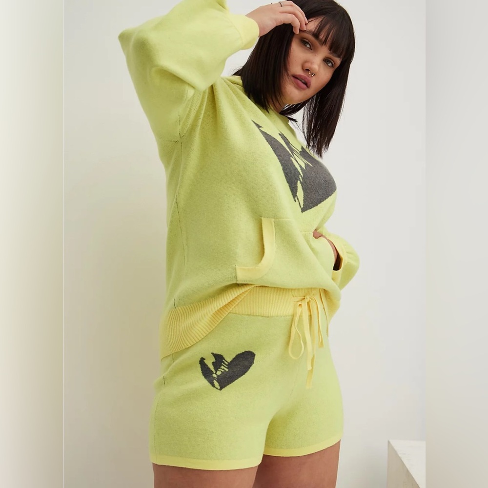 NWT! Torrid 3 Sweater Short - Luxe Cozy Lovesick Bolt Yellow